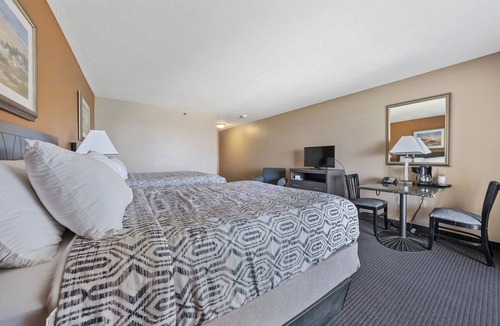 Put-in-Bay Hotel | Near Downtown with Lake View - PIB