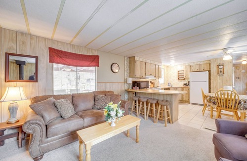 Munds Park Cabin | Near Hiking Trails: Tranquil Cabin in Munds Park!