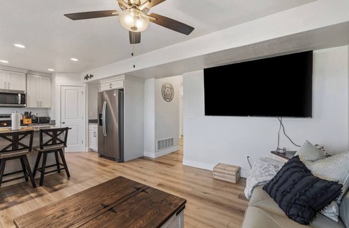 Garden City Villa | Near Marina, Walk to Shops, Fire Pit, Gaming & AC!