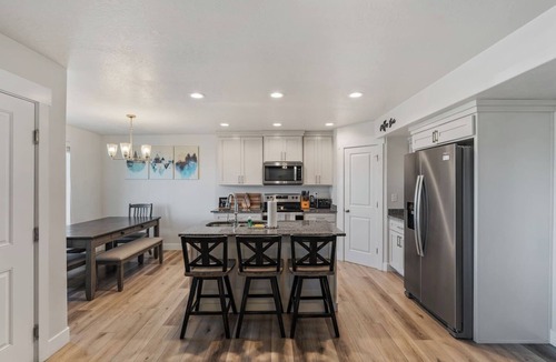 Garden City Villa | Near Marina, Walk to Shops, Fire Pit, Gaming & AC!