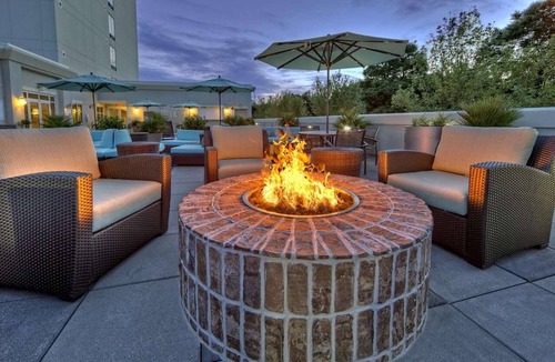 Charleston Hotel | Near Ravenel Bridge | Pool. Bar & Dining