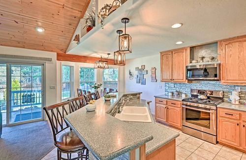 Pinetop Cottage | Near Trails, Lakes & Golf: Pinetop Home w/Deck