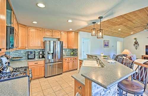 Pinetop Cottage | Near Trails, Lakes & Golf: Pinetop Home w/Deck