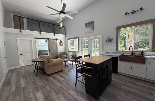 Sagle House | New 1-bedroom house in Garfield Bay perfect for a relaxing getaway