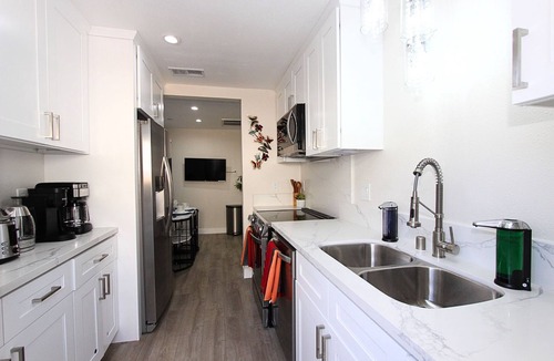 Fontana House | NEW! 2-Bedroom Fontana Guest House close to Kaiser Permanente