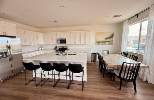 Greenehaven House | NEW 2026! Luxury Lake Powell Home “Prime Location”