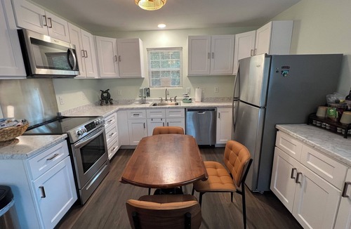 Durham Cottage | [NEW] 2BR Cottage Ideal for Long-Term Stay, Fenced Yard, Fast Wi-Fi - King Bed