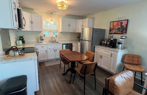 Durham Cottage | [NEW] 2BR Cottage Ideal for Long-Term Stay, Fenced Yard, Fast Wi-Fi - King Bed