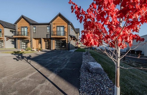Lakeside Condo | New 3BR/3BA Condo Steps from Flathead Lake