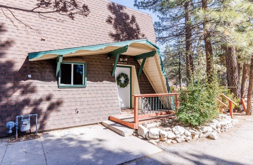 Peter Pan Cabin | New! Bearadise ~Cozy Modern Getaway ~A-Frame Cabin