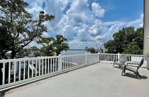 Bridgeton House | New Bern Waterfront Sunset 3 Bedroom Home