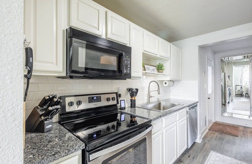 Depot Bench House | NEW! Boise Base Camp: 4bd, Arcade, Gym, Dog-Friendly, Near BSU & Downtown