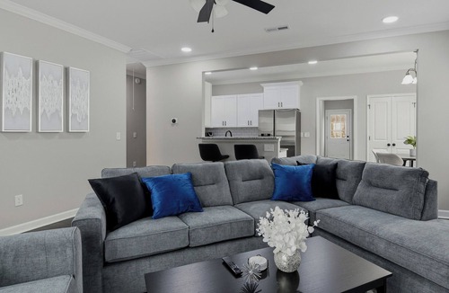 Winston - Salem House | New Build Clean Modern Sleep Luxuriously 4 min from Wake Forest University