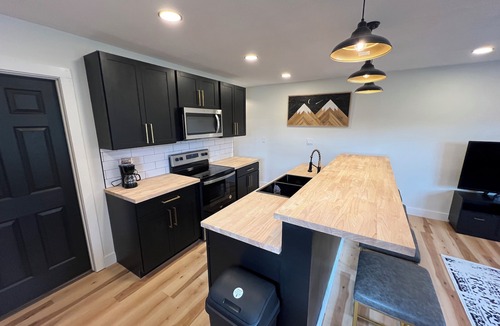 Teays Valley Apartment | New buildout in the heart of Teays Valley & Hurricane. Private and convenient.