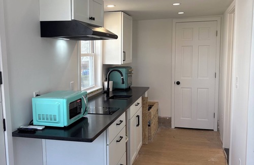 Cohasset Cottage | New cottage just steps from Cohasset Village. Monthly stays req. Available Oct 1
