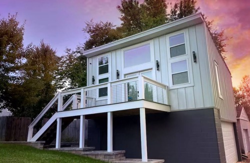 Deer Park Cottage | New Custom & Creative Louisville Carriage House: expansive deck, wifi, walkable