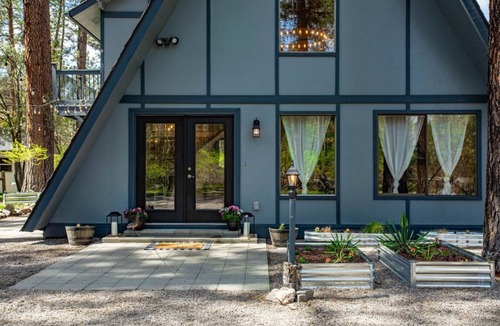 Riverbend House | NEW Enchanting 3-bedroom house in Superior Sleeps 6 Pet friendly