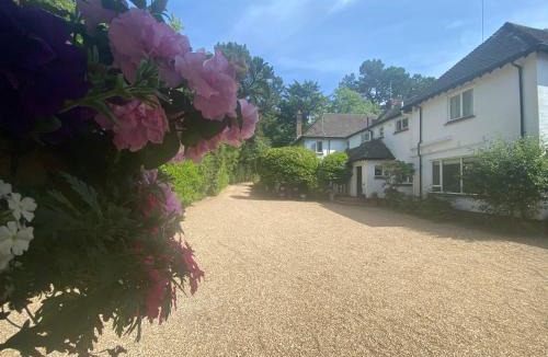 New Forest District Villa | New Forest Country Home with Hot Tub and Open Fire