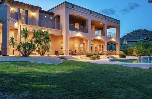 East Mesa House | New! Heated Pool and Spa +13 Beds + Game Room