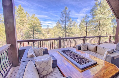 Torreon House | New! High End Cabin - Stellar reviews! Pet friendly- Oversized private deck.