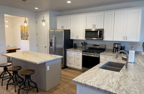 Flagstaff House | New home-3 miles to DT Flag! With grill, firepit, AC