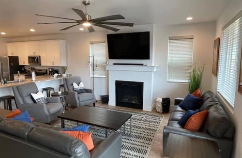 Flagstaff House | New home-3 miles to DT Flag! With grill, firepit, AC