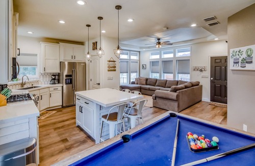 Parker Strip House | !NEW HOME AMAZING RIVER VIEWS!EXPERIENCED HOST PRIVATE BEACH & LAUNCH RAMP