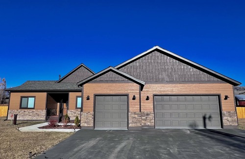 Darby House | New home, close to skiing, hunting, rodeos, hiking. Fenced yard, pet friendly.