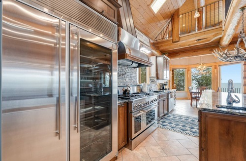 Dayton House | New! Lakefront Log Home | Private Dock | Indoor Hot Tub | Glacier NP | Flathead Lake | Sleeps 10