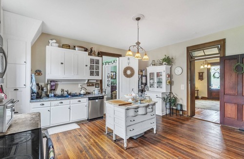 Glasgow Bed & Breakfast | NEW LISTING! America Room by Main Street Bed & Breakfast