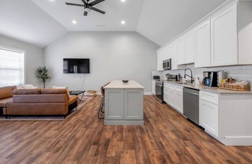 Lexington House | New Listing! Cozy 3 bedroom - Downtown Lexington