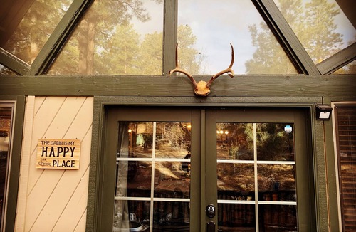 Groom Creek Cabin | New Listing - Cozy A-Frame cabin in adorable Mt neighborhood just 12 min to DT!