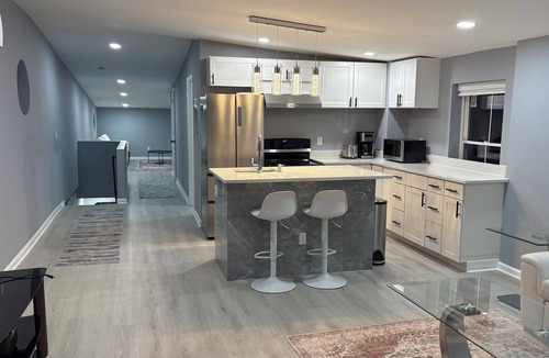 Cincinnati Apartment | New Luxe 2BR Modern Furnished Near OTR & TQL-paycor Stadium