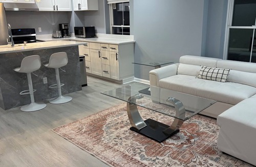 Cincinnati Apartment | New Luxe 2BR Modern Furnished Near OTR & TQL-paycor Stadium
