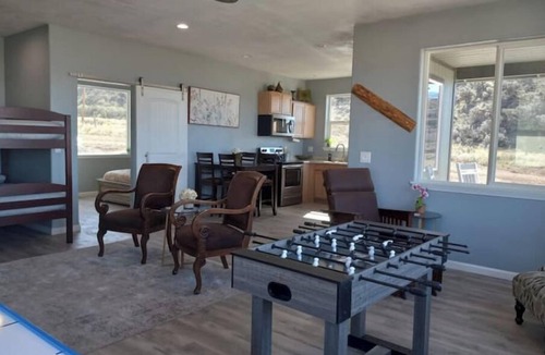 Butte City Cabin | New, luxurious, amazing view, Moose Cabin