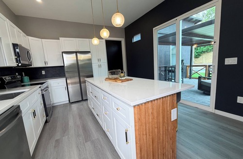 North Mountain Cottage | New Luxury Build Free Standing Casita-Spacious Designer Getaway