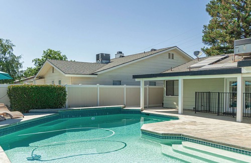 Greenacres Villa | New! Luxury Getaway Villa, 4BD/3Bath w/ Pool!