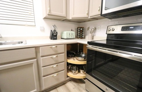 Draper House | NEW| Million Dollar View| 86" TV| Workspace| 30 min to Ski