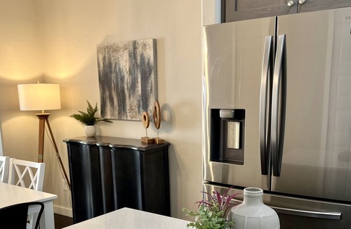 Hillcrest House | NEW! Minutes from Downtown-3 Bd, 2.5 Ba Townhouse!