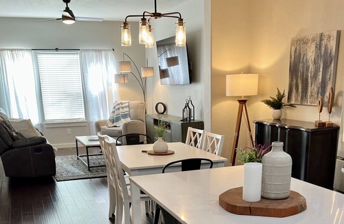 Hillcrest House | NEW! Minutes from Downtown-3 Bd, 2.5 Ba Townhouse!