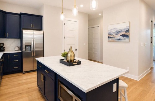 Near Eastside House | New Modern 4BR Retreat Sleeps 8 Near Downtown