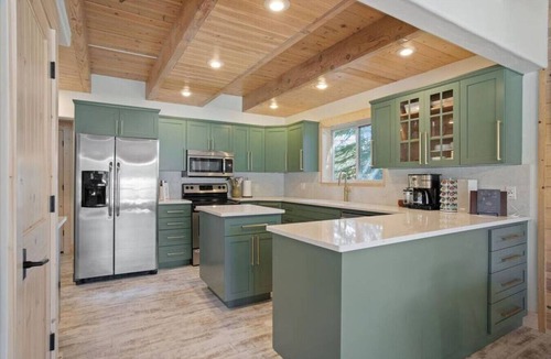 Tamarack Resort House | New! Modern Cabin w/fireplace/hot tub/sleeps 12