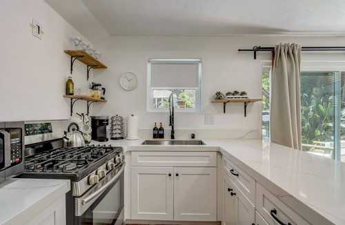 Middletown Apartment | New Modern Condo in The Hills! Sleeps 2-4 - Only 5 min to Little Italy