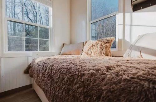 Stanton House | NEW, Promo Pricing - Premium Woodland Loft Retreat