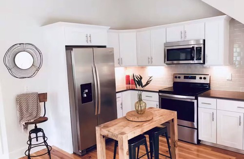 Old Village Apartment | New Quaint Coastal Escape/Bike to Beach & Shem Creek