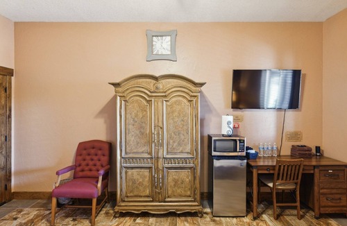 Hildale Cabin | NEW! Room 13- Silver Reef by Zion Cliff Lodge