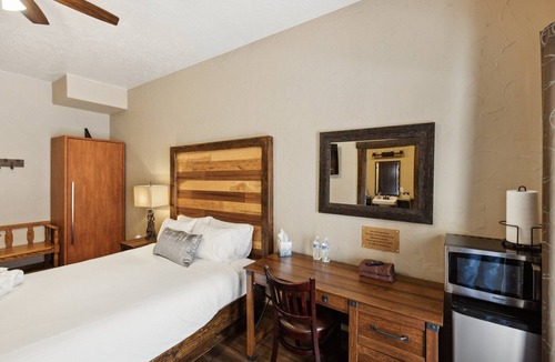 Hildale Cabin | NEW! Room 15 - Monument Valley by Zion Cliff Lodge