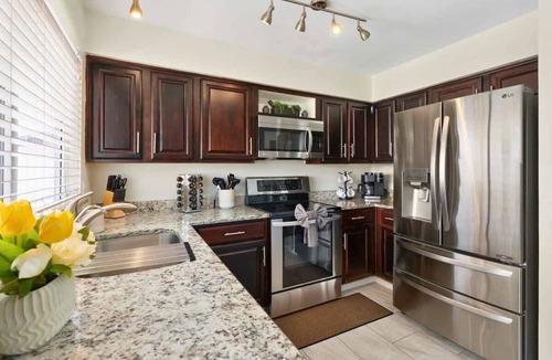 Glendale House | *NEW* Southwest Pool Oasis! Ping Pong & Mini Golf!
