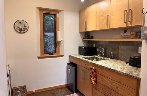Floyd House | New! Stone Haven Cottage by Buffalo Mtn Getaway