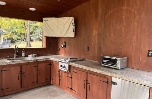 Floyd House | New! Stone Haven Cottage by Buffalo Mtn Getaway